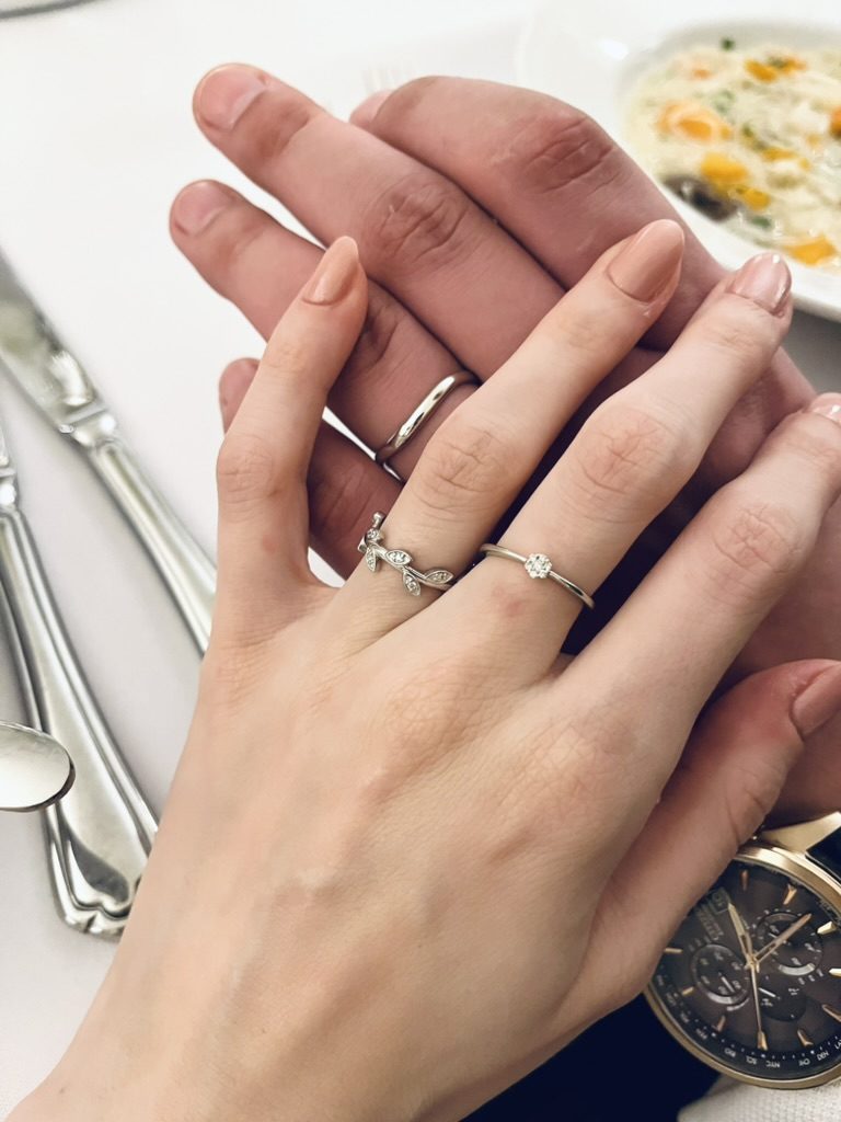 Two hands with wedding rings
